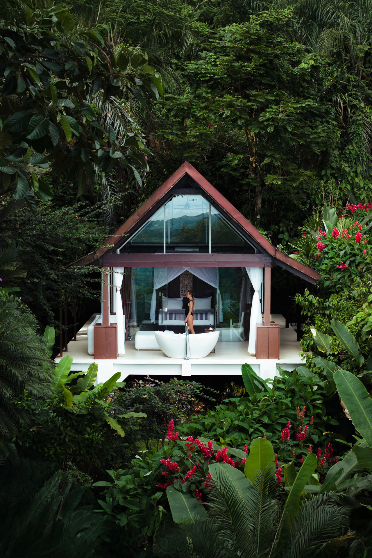 Tropical jungle villa with outdoor bathtub surrounded by greenery in Uvita