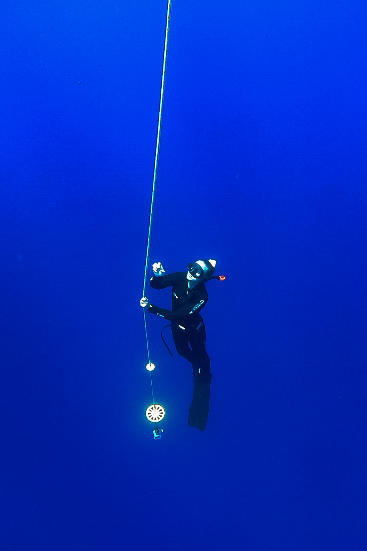 Freediving course on Gili Trawangan in deep blue water.