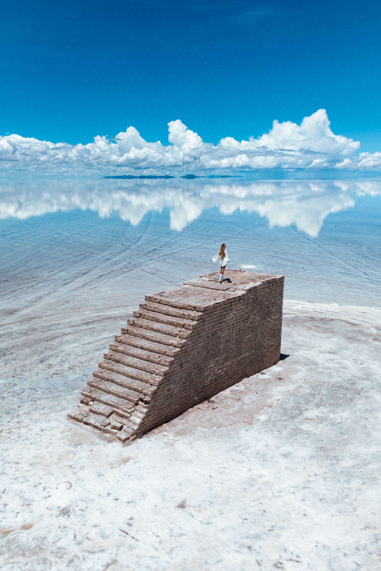 Salar de Uyuni, Salt flats in Bolivia Woman standing on the Stairway to heaven