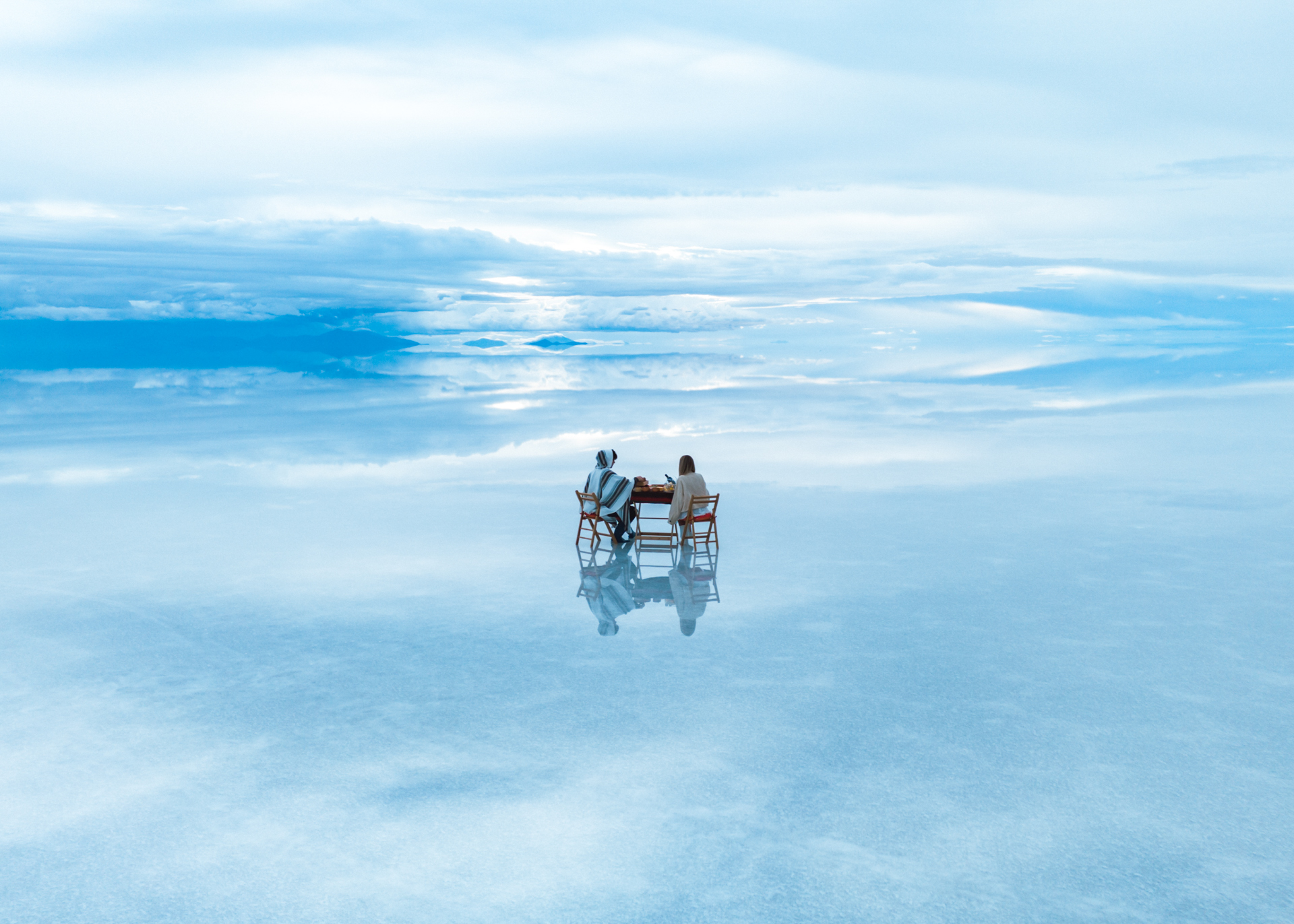 Dinner on the world’s largest mirror — a surreal evening on the Salar de Uyuni salt flats.