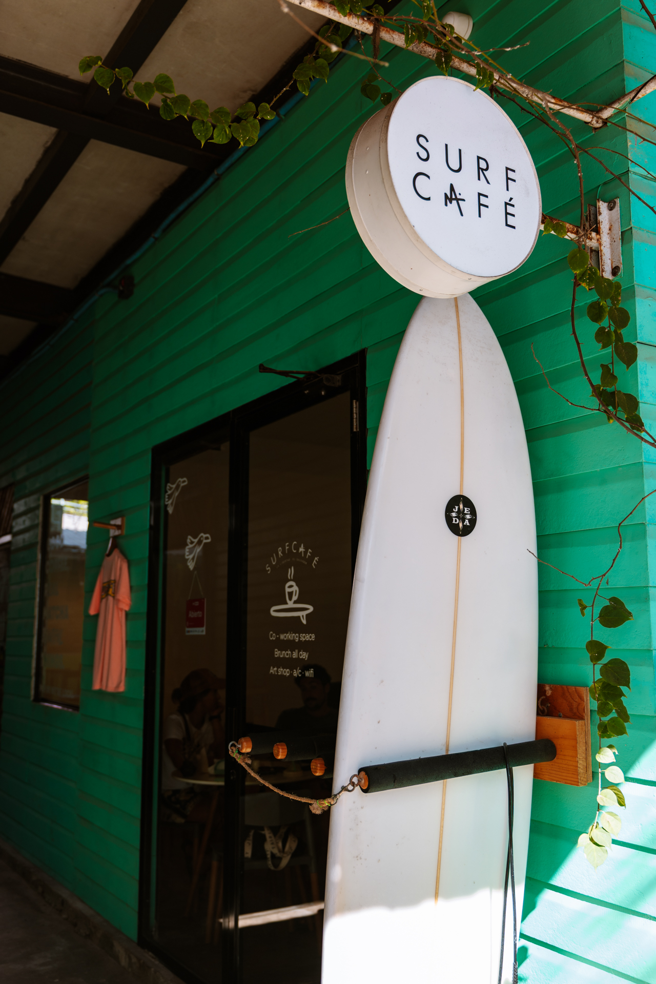 Surf Café El Tunco surfboard outside cafe