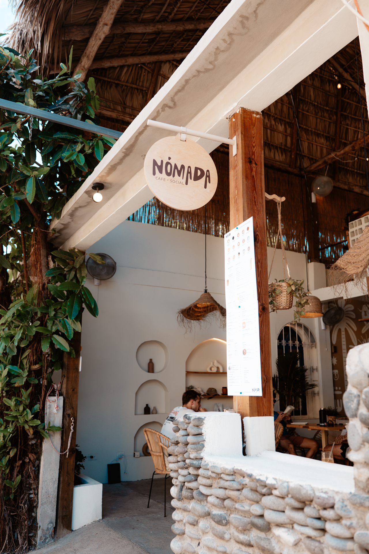 Nómada Café El Tunco cozy tropical cafe interior