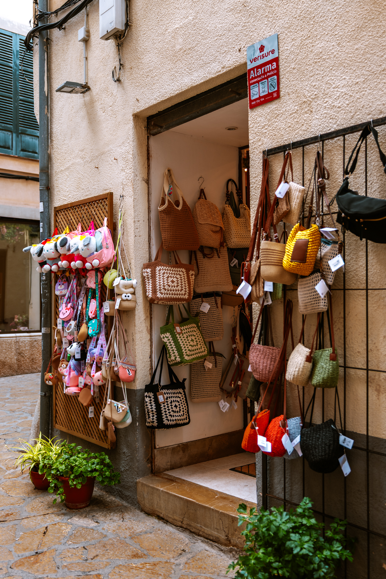 Handmade bags and artisan shops in Pollença Old Town