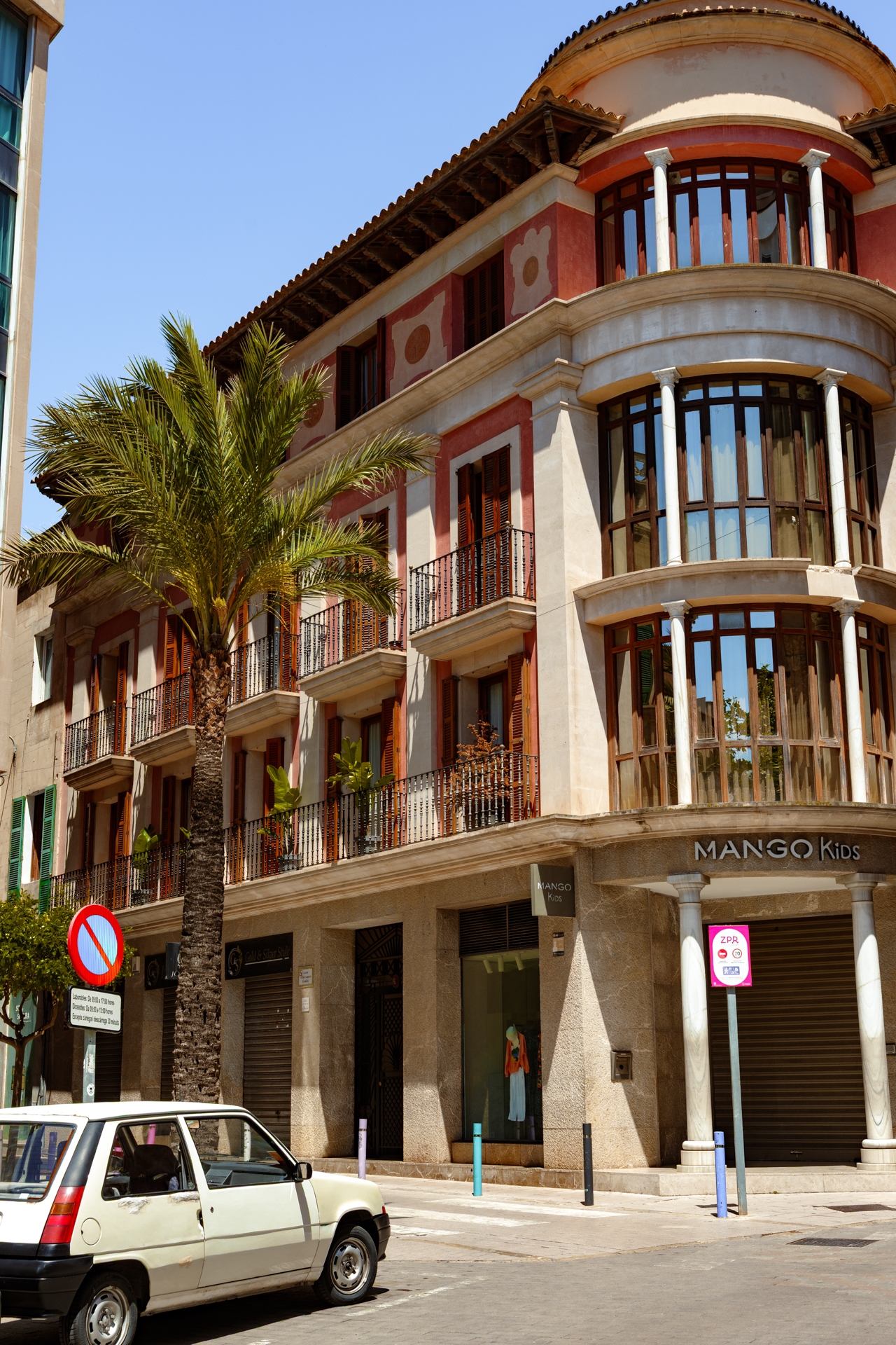 Modernist architecture in the heart of Manacor