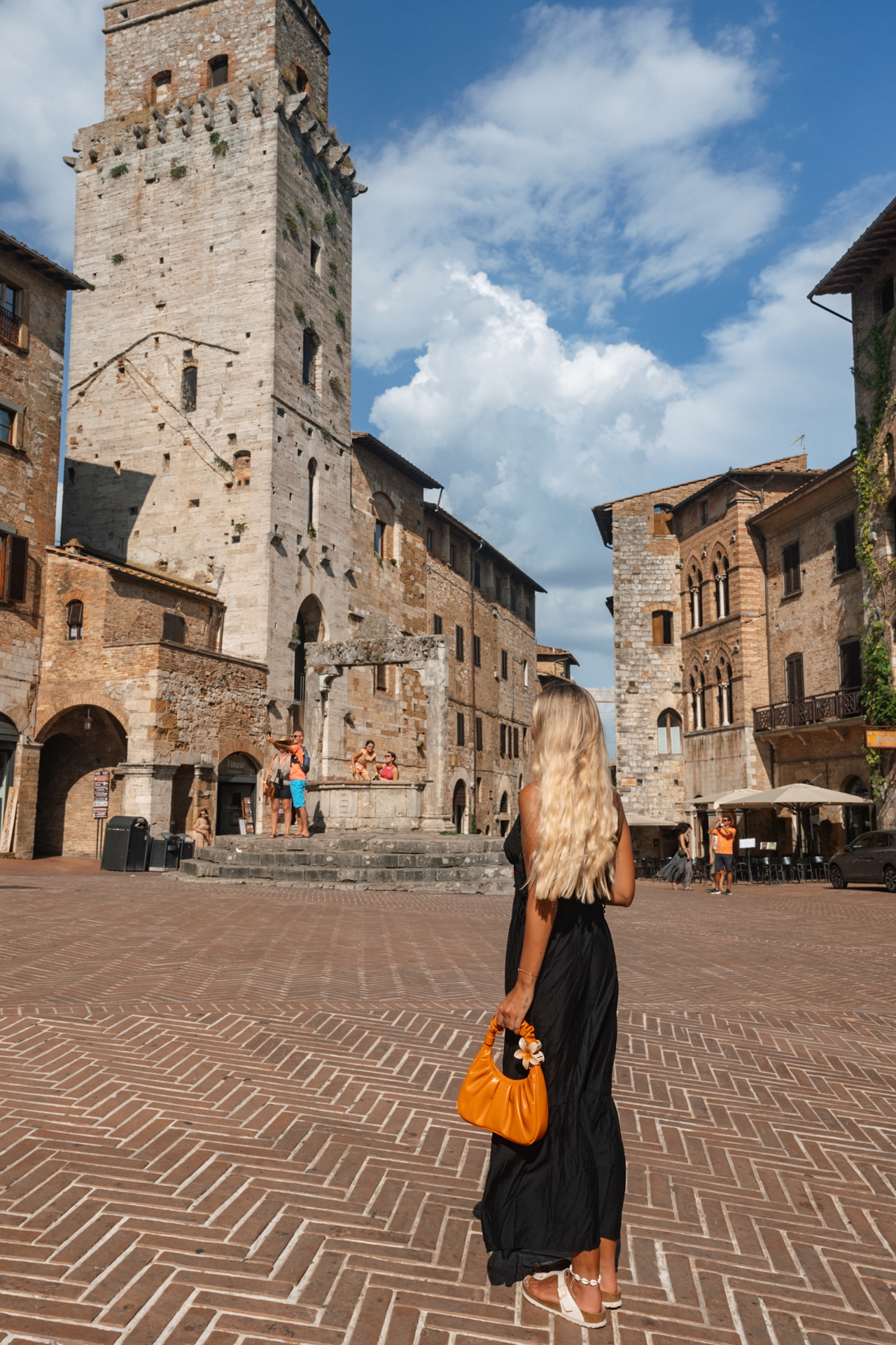 Piazza della Cisterna in San Gimignano, Tuscany